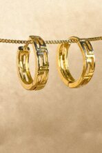Brinco Argolinha Trabalhada Com Vazado Banhado Em Ouro 18k [F027] - Image 2