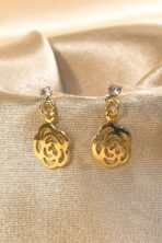 Brinco Pequeno De Flor Vazada Com Zircônia Banhado Em Ouro 18k [F027] - Image 2