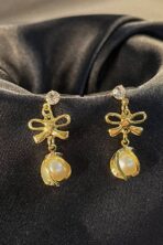 Brinco De Pérola Trabalhada Com Zircônia E Laço Banhado Em Ouro 18k [F027] - Image 2