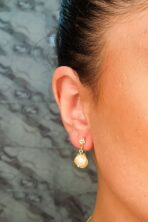 Brinco Pequeno Com Perola E Trabalhado Com Zircônia Banhado Em Ouro 18k [F027]