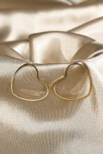 Brinco Médio Com Coração Vazado Horizontal Banhado Em Ouro 18k [F027] - Image 2