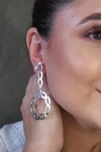 Brinco Com Fio E Círculo Com Arcos Banhado Em Ródio Branco [F027]