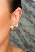 Brinco De Concha Banhado Em Ouro 18k [F027]
