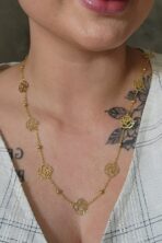 Colar Longo Com Bolinha E Flor Banhado Em Ouro 18k [F027]
