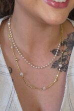 Colar Duplo Com Corrente De Pérola E Mini Corações Dourados Banhado Em Ouro 18k [F027]