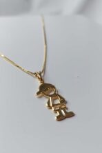 Colar Com Pingente De Menino Banhado Em Ouro 18k [F027] - Image 2
