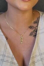 Colar Com Pingente De Menino Banhado Em Ouro 18k [F027]