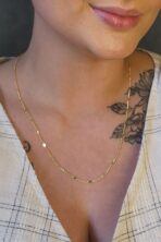 Colar Com Corrente Em Intervalos De Mini Corações Banhado Em Ouro 18k [F027]