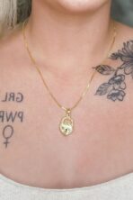 Colar Com Pingente De Cadeado Escrito Amor Banhado Em Ouro 18k [F027]