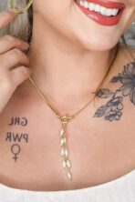 Colar Pérolas Ovaladas Fechamento Frontal Banhado Em Ouro 18k [F027]