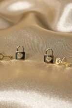 Brinco Duo Chave E Cadeado Banhado Em Ouro 18k [F027] - Image 2