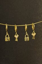 Brinco Duo Argolinha Chave E Cadeado Banhado Em Ouro 18k [F027] - Image 2